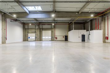 1202 mp - Hala industriala de inchiriat in Parc Industrial Arad anunturi imobiliare Arad