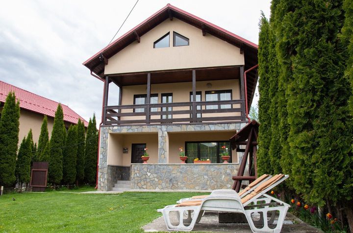 Casă - 7 camere de vanzare COMARNIC - Prahova anunturi imobiliare Prahova