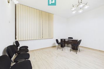 Apartament cu 3 camere ultracentral pe Str.Cloșca anunturi imobiliare Arad