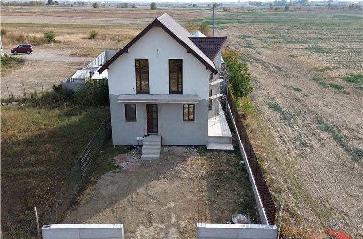 Casă - 4 camere de vanzare EXTERIOR EST - Vrancea anunturi imobiliare Vrancea