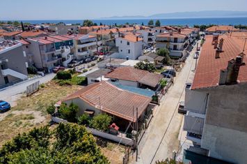 Casă mobilată 66 mp, 150 m de plajă — Paralia Ofriniou anunturi imobiliare Grecia