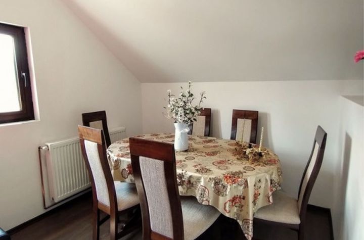 Apartament 3 camere de vanzare BUSTENI - Prahova anunturi imobiliare Prahova
