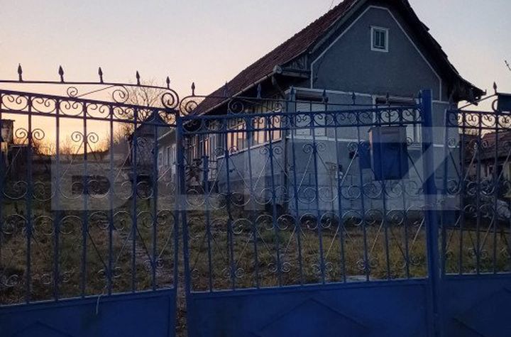 Casă - 2 camere de vanzare LUNA - Cluj anunturi imobiliare Cluj