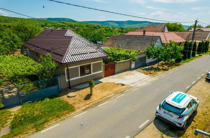 Casă - 3 camere de vanzare GHIOROC - Arad anunturi imobiliare Arad