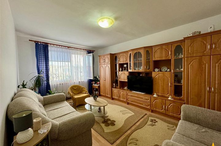 Apartament 3 camere de vanzare CENTRAL - Mures anunturi imobiliare Mures