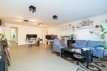 Spațiu comercial de vanzare BARTOLOMEU - Brasov anunturi imobiliare Brasov