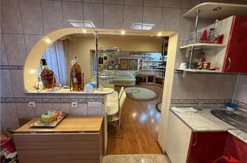 Apartament 5 camere de vanzare CENTRAL - Vrancea anunturi imobiliare Vrancea