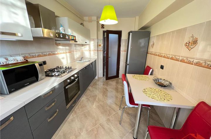 Apartament 3 camere de inchiriat CENTRAL - Vrancea anunturi imobiliare Vrancea