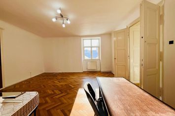 Apartament cu istorie reală | Centru istoric | Parcare anunturi imobiliare Cluj