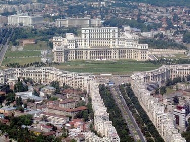 Cât costă un apartament cu vedere la Casa Poporului?