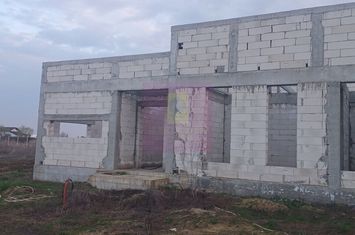 Săbăreni, casă la rosu 116 mp utili, curte 607 mp anunturi imobiliare Giurgiu
