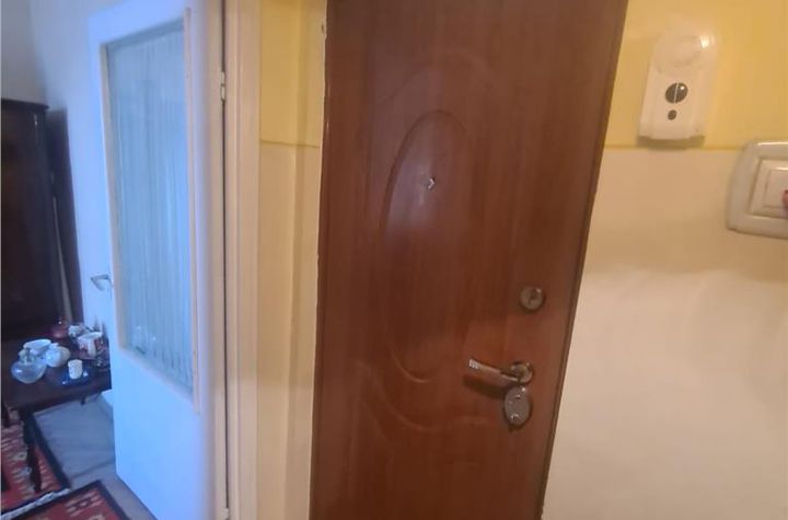 Apartament 3 camere de vanzare CENTRU - Prahova anunturi imobiliare Prahova