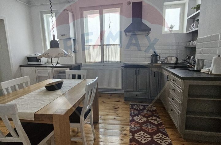 Apartament cu 3 camere de vânzare în zona Ultracentrală anunturi imobiliare Sibiu