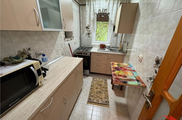 Apartament 4 camere de vanzare SUD - Vrancea anunturi imobiliare Vrancea