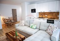 720 €, Apartament 3 camere