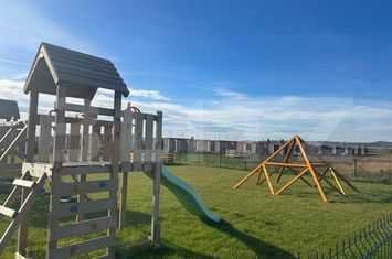 Vilă - 4 camere de vanzare SANGEORGIU DE MURES - Mures anunturi imobiliare Mures