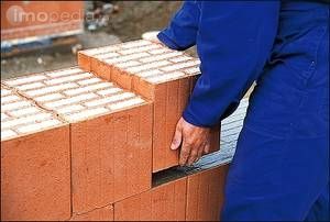 Spaniolii ar putea investi 18 milioane euro intr-o fabrica de caramida din Gorj