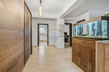 De vânzare Apartament cu 3 camere 83 mp Complex Iris 0% comision anunturi imobiliare Iasi