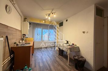 Apartament cu 2 camere, decomandat, centrala proprie, zona Soarelui anunturi imobiliare Timis