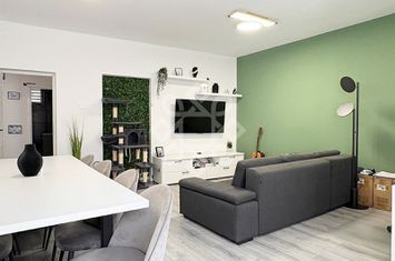 Apartament ultracentral cu 3 camere, zona Piata Ferdinand anunturi imobiliare Bihor