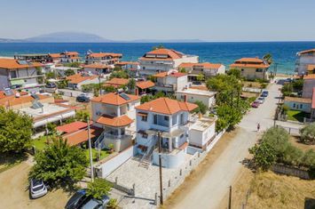 Mezonetă 3 camere, 130 metri de mare, Paralia Vrasnon anunturi imobiliare Grecia