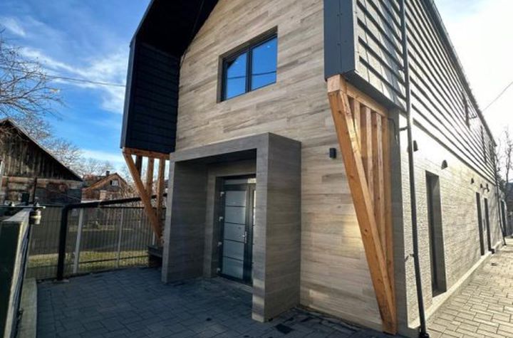 Vilă - 6 camere de vanzare RADAUTI - Suceava anunturi imobiliare Suceava