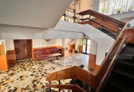 12.000 €, Spațiu comercial