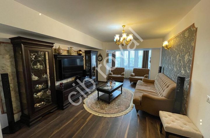 Inchiriez apt. ULTRALUX-CENTRAL 3 camere Piata Alba Iulia, langa Restaurant Arogant, loc parcare inclus. anunturi imobiliare Bucuresti