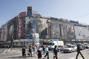 Micii comercianti nu fac fata vanzarilor slabe: 20 de magazine inchise in centrul comercial Unirea