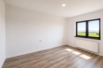 Vilă - 4 camere de inchiriat TARLUNGENI - Brasov anunturi imobiliare Brasov