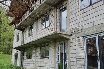 Vilă - 15 camere de vanzare BARBATESTI - Valcea anunturi imobiliare Valcea