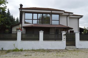 Vilă - 5 camere de vanzare CALINESTI - Arges anunturi imobiliare Arges