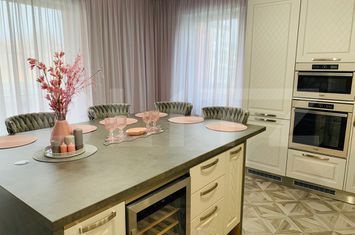 Apartament 3 camere de vanzare LIVEZENI - Mures anunturi imobiliare Mures