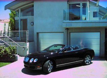 Cumpără o casă şi primeşti bonus un…Bentley!