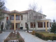 Tensiuni în instanţă pentru Satul Francez