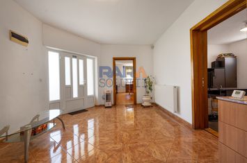 Casă cu 3 dormitoare și 3 băi (mobilată și utilată) anunturi imobiliare Neamt
