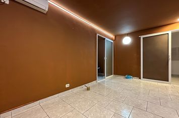 Foto 2 Spatiu comercial stradal, vad pietonal, parcare libera anunturi imobiliare Sector 4