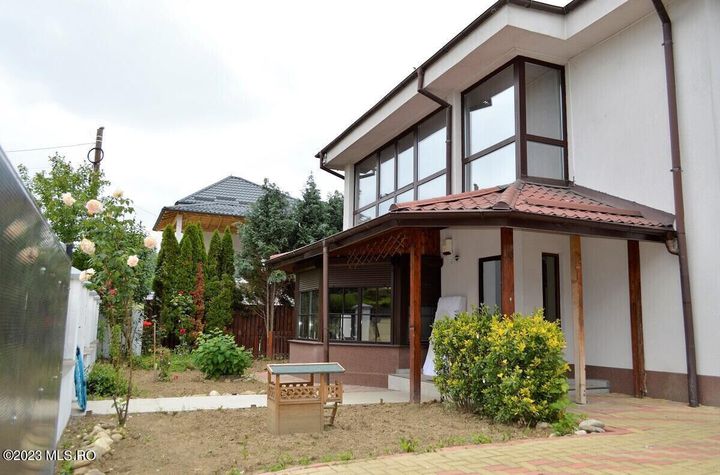 Vilă - 5 camere de vanzare CALINESTI - Arges anunturi imobiliare Arges