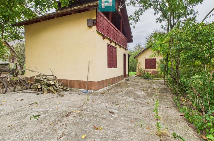 Casă de vacanță cu teren  în Lipova anunturi imobiliare Arad