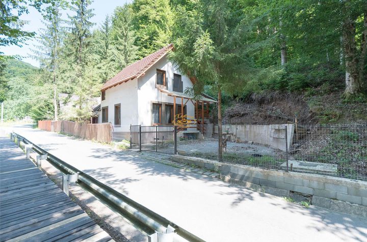 Casă - 3 camere de vanzare NORD-EST - Mures anunturi imobiliare Mures