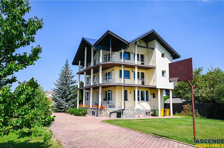 Vilă - 7 camere de vanzare EXTERIOR EST - Brasov anunturi imobiliare Brasov