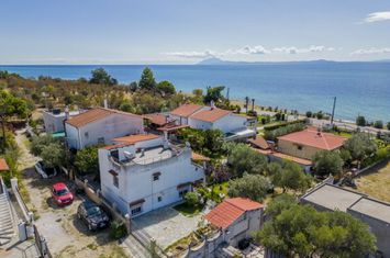 Casă două nivele 121,22 mp, la 80 m de Paralia Karianis anunturi imobiliare Grecia