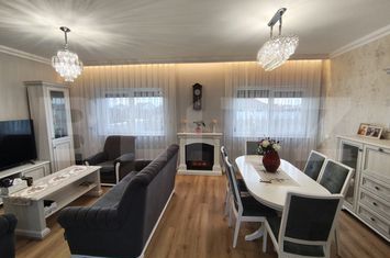 Vilă - 4 camere de vanzare ORADEA - Bihor anunturi imobiliare Bihor