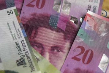 Francul face noi ravagii pe piaţa valutară