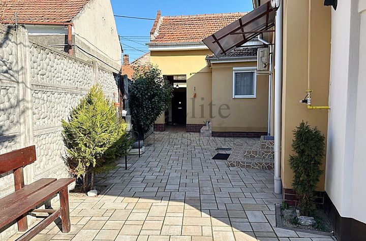 Casa singura in curte de vanzare ultracentral in Oradea anunturi imobiliare Bihor