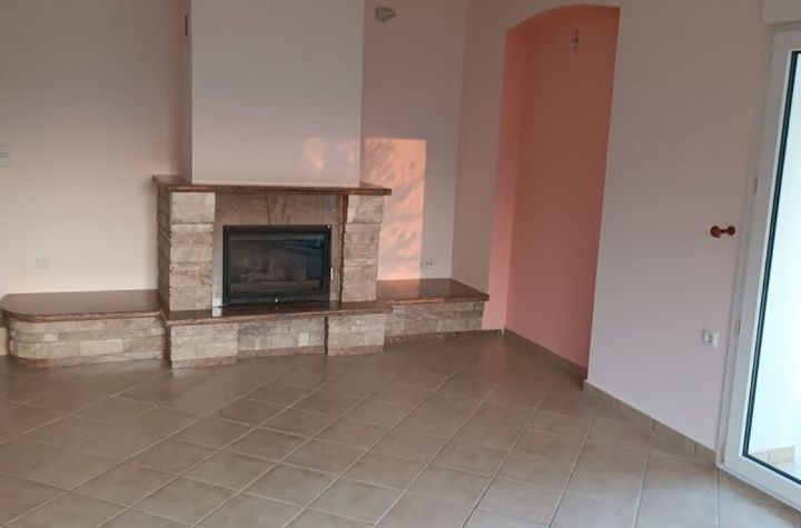 Parter — apartament 2 camere, 107 mp, parc Komninos anunturi imobiliare Grecia