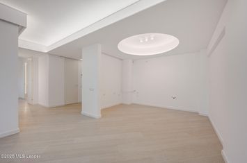 Apusul de la ultimul etaj din Cortina North | 3 camere | 76.7 mp anunturi imobiliare Bucuresti