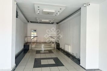 Spatiu comercial de inchiriat pe B.dul Decebal Oradea anunturi imobiliare Bihor