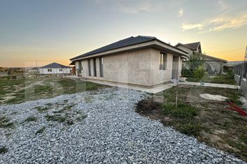 Casă - 4 camere de vanzare ALPAREA - Bihor anunturi imobiliare Bihor