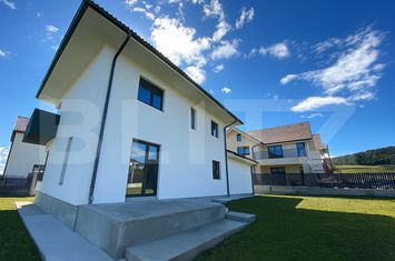 Vilă - 4 camere de vanzare CHINTENI - Cluj anunturi imobiliare Cluj